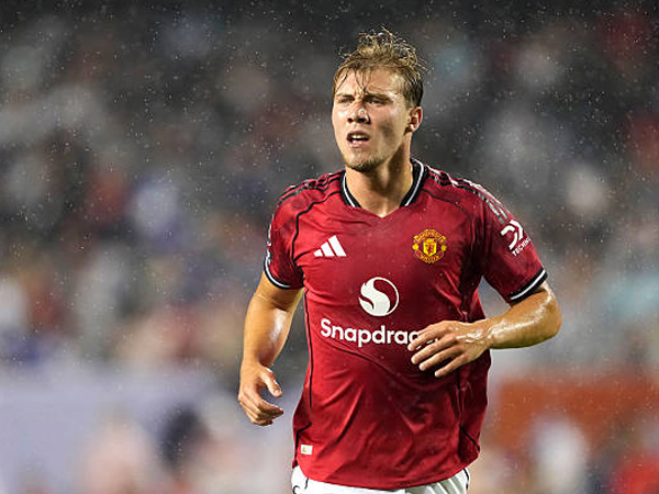 Sertakan Opsi Beli, AC Milan Ajukan Tawaran Pinjaman untuk Rasmus Hojlund